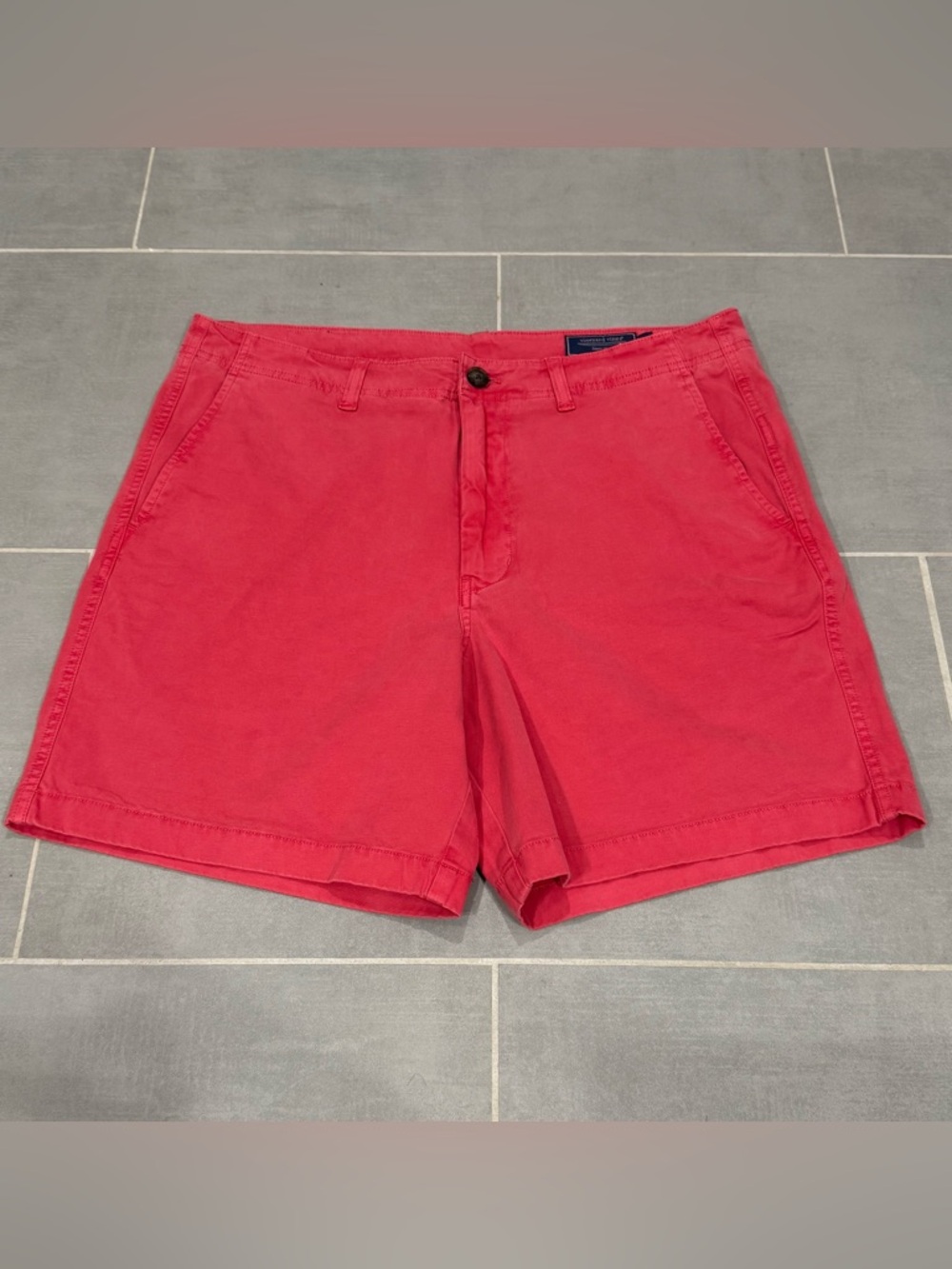 vineyard vines 7” island short - red
